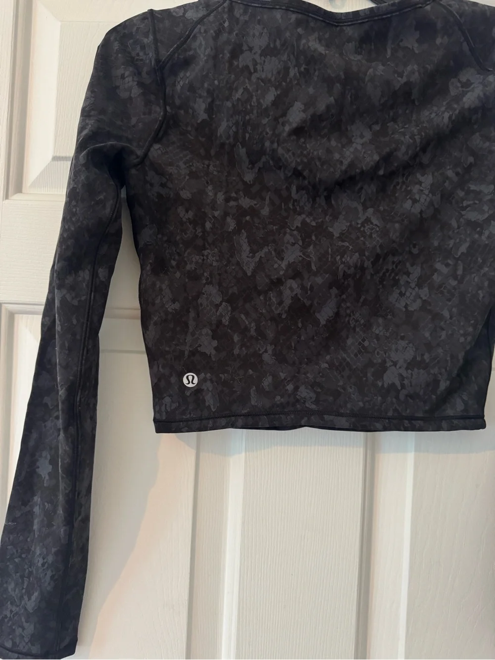 LULULEMON Women's Black Long-Sleeve Cropped Top